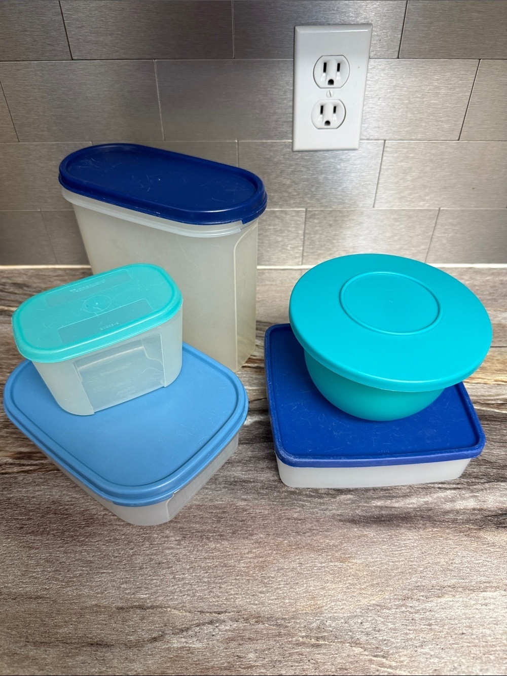 🏖️ Miscellaneous Tupperware Bundle